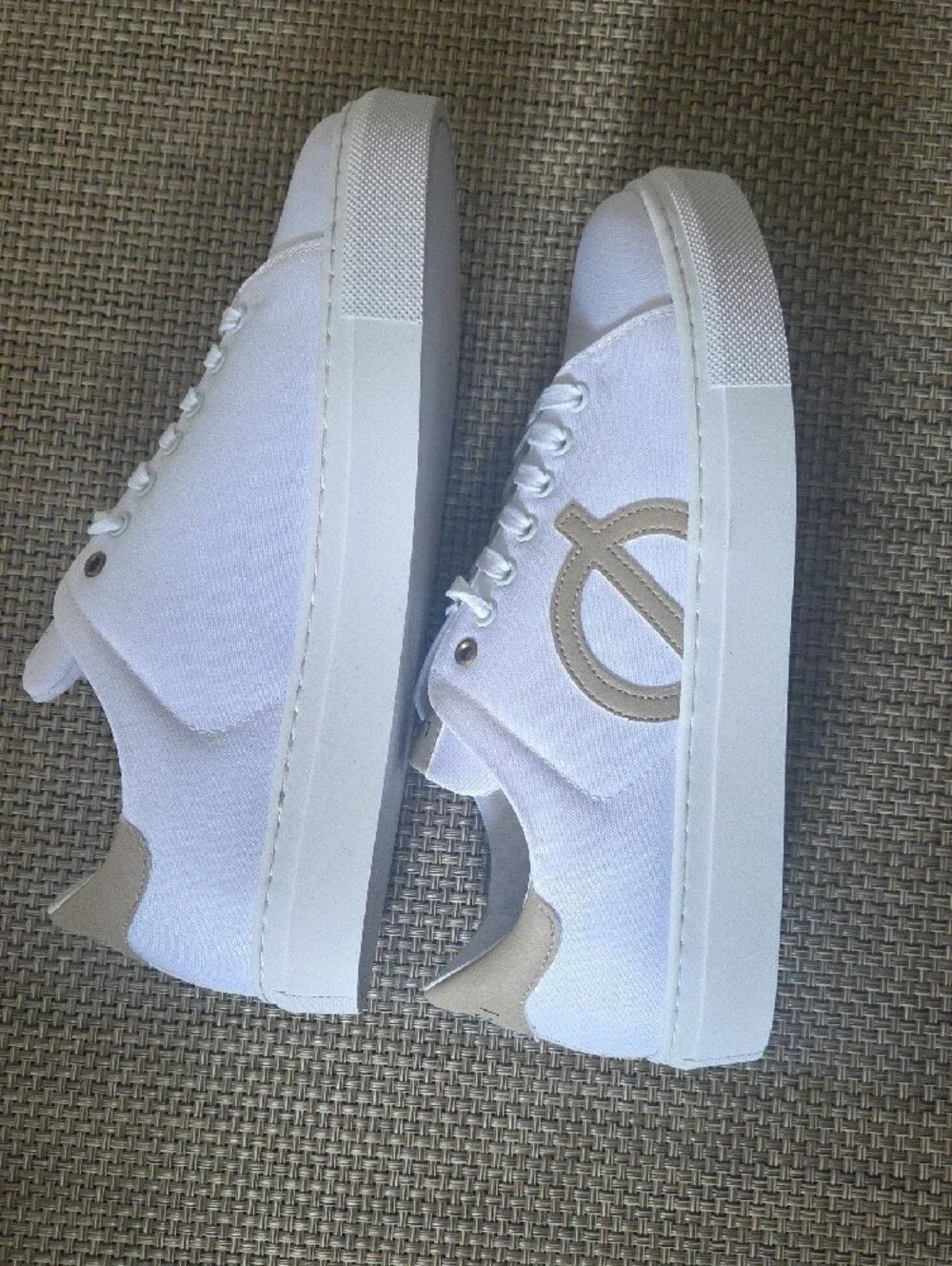 LOQ White Canvas Low-Top Sneakers with Gold Trim